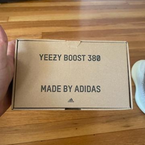 Yeezy 380 Calcite Glow - Picture 4 of 12